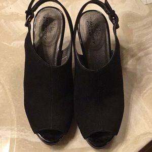 Life Stride with Memory Foam Women’s Sandal in Black Suede